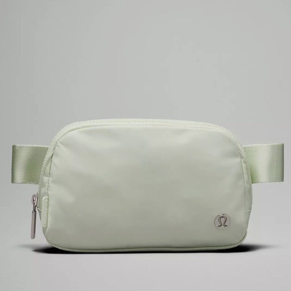 Lululemon Everywhere Belt Bag Kohlrabi NWT - Picture 2 of 9